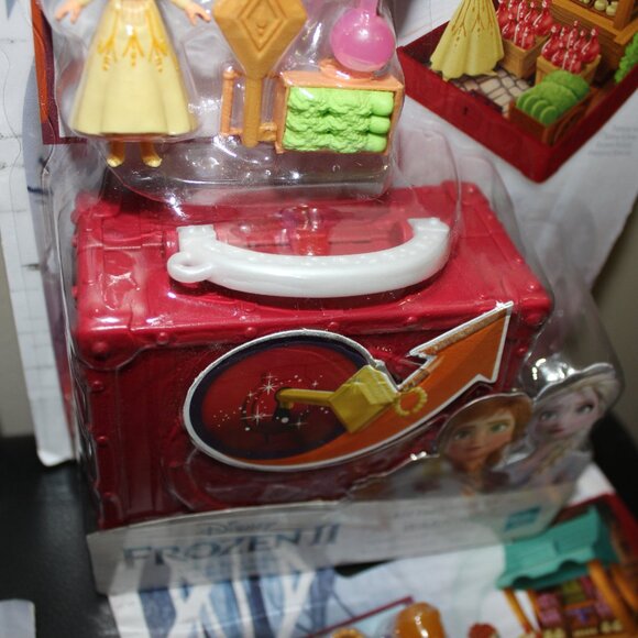 3/$55❤️sealed Disney FROZEN II 2 Pop Adventures Village Set Pop-Up Playset Case - Picture 14 of 15